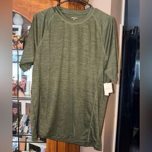 NEW NWT MENS Large Olive Short Sleeve Tee. With Sun Protection UPF 50+